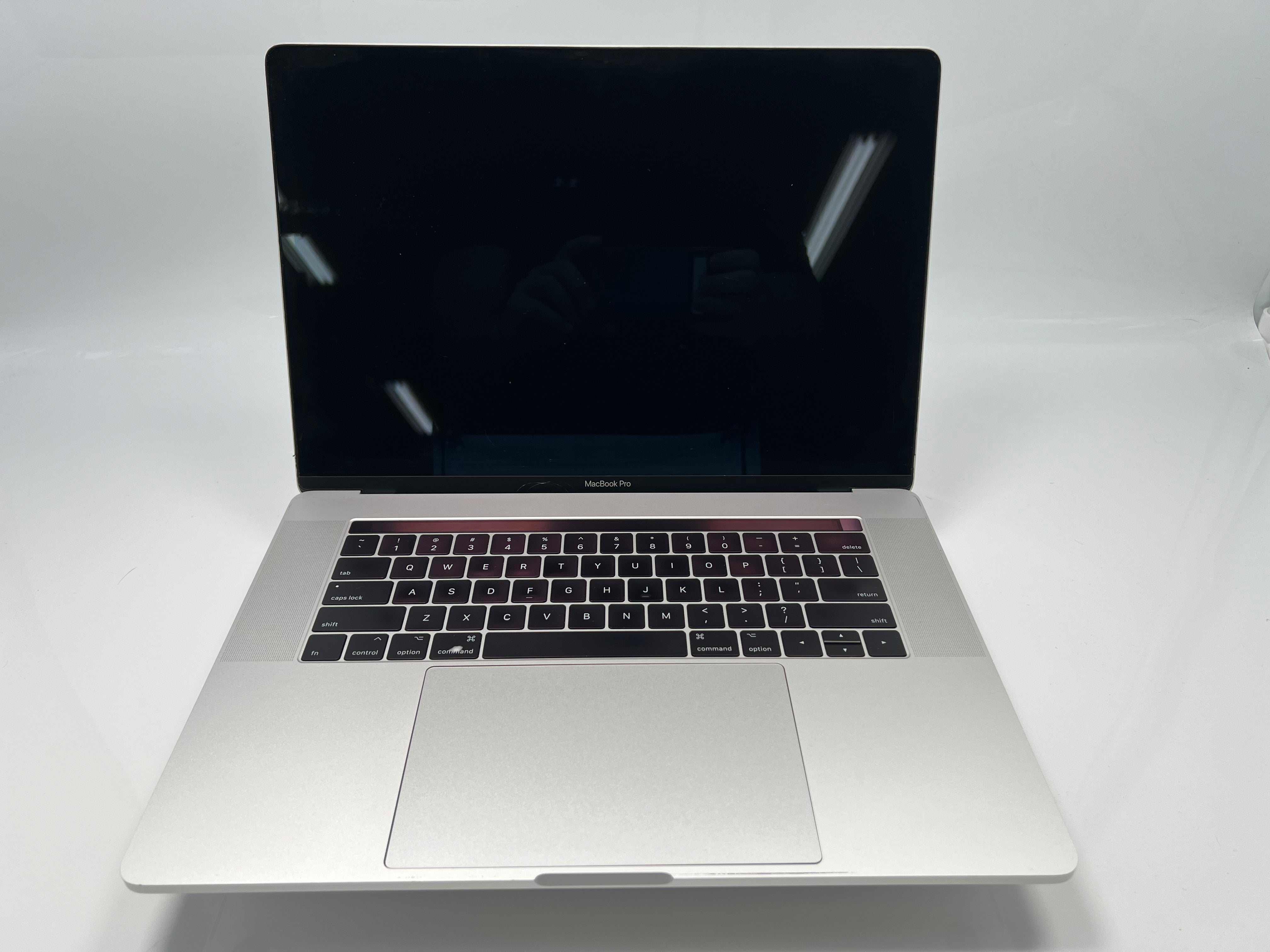 S*g様 MacBook Pro (15-inch, 2017) Apple MacBook Pro 2017 15-inch 2.7GHz For Parts Only 16GB RAM 512GB SS