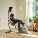 Bicicleta reclinada inteligente magnética Sunny Health & Fitness Essentials Series con aplicación exclusiva SunnyFit y conectividad Bluetooth mejorada - SF-RB422003