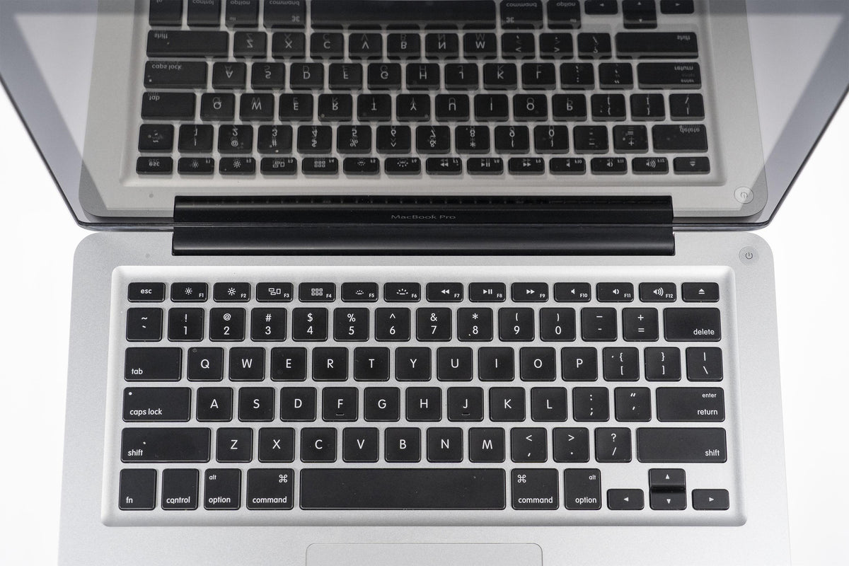 MacBook Pro 13インチ 2011 / SSD480GB / 8GB Apple MacBook Pro (13-inch Early 2011) 2.3 GHz 8GB RAM 1TB SSD (Silver