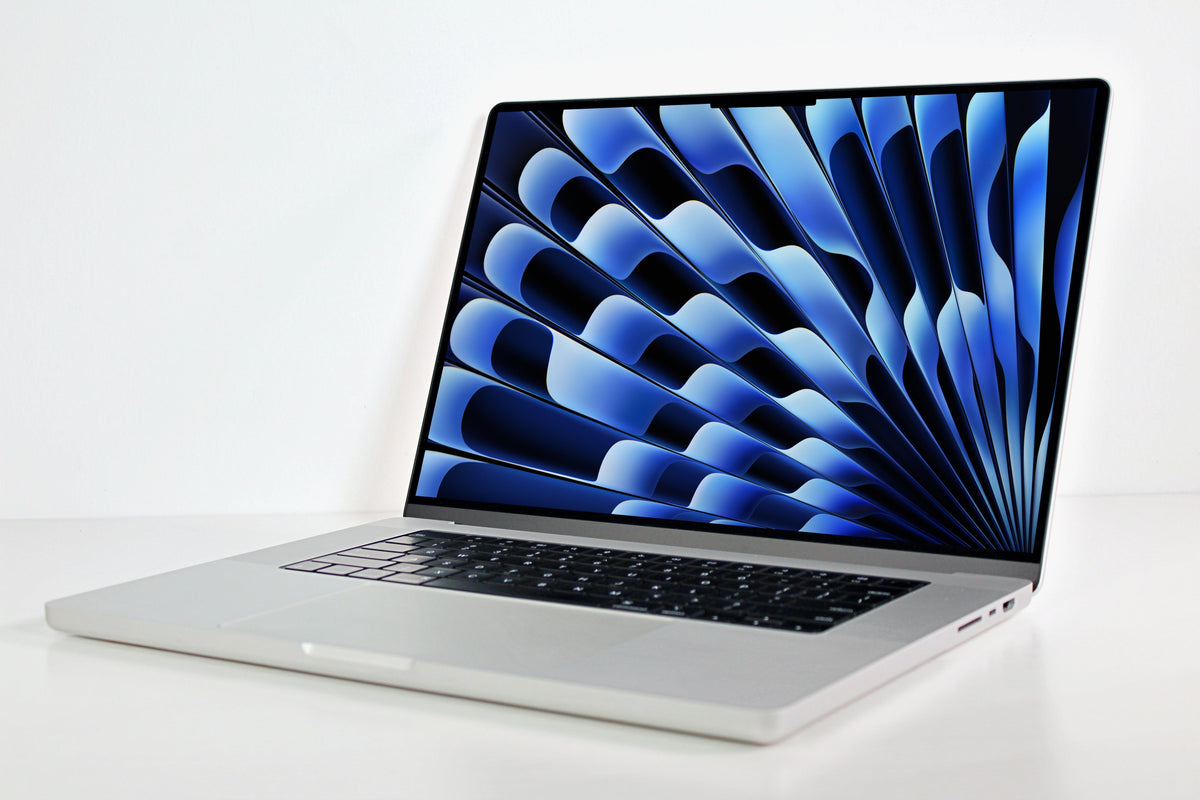 Apple MacBook Pro (2021) 16-inch M1 Max 32-Core 32GB RAM 1TB SSD Silve