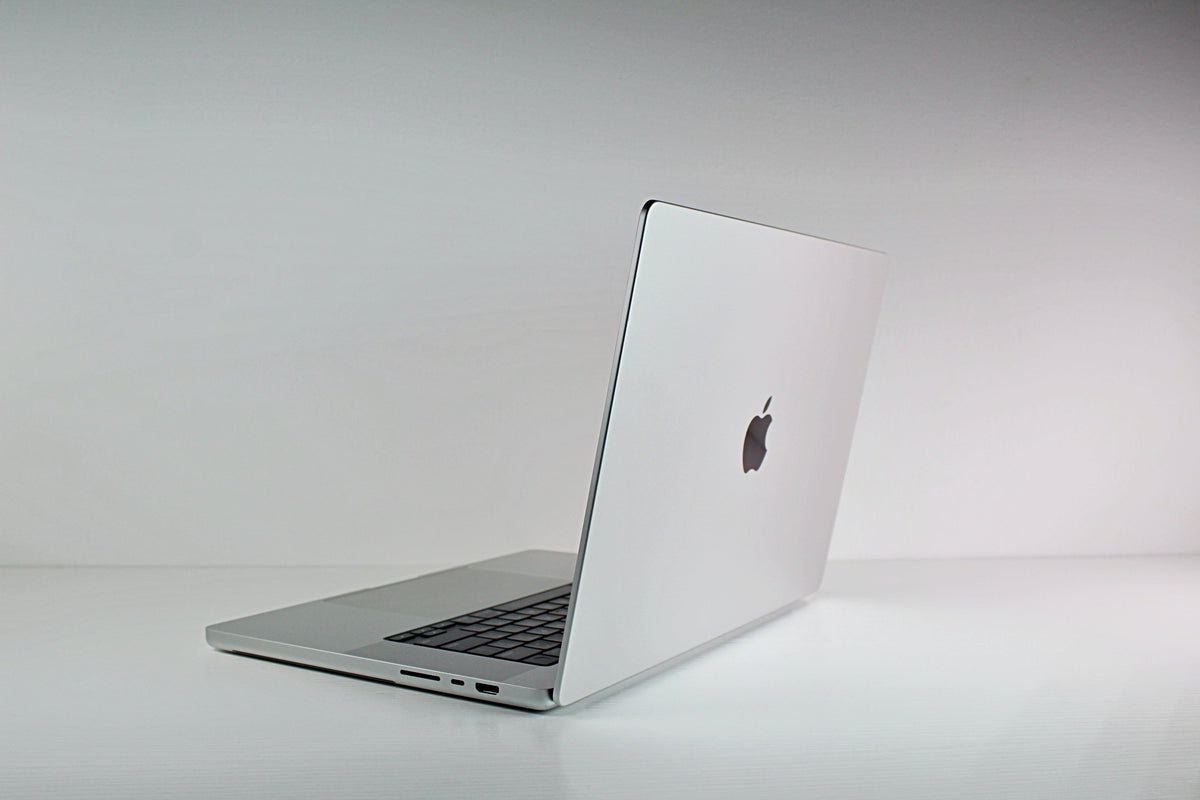 Apple MacBook シルバー 2021 Apple MacBook Pro 16-inch M1 Max 10-Core CPU 32-Core GPU — Up to