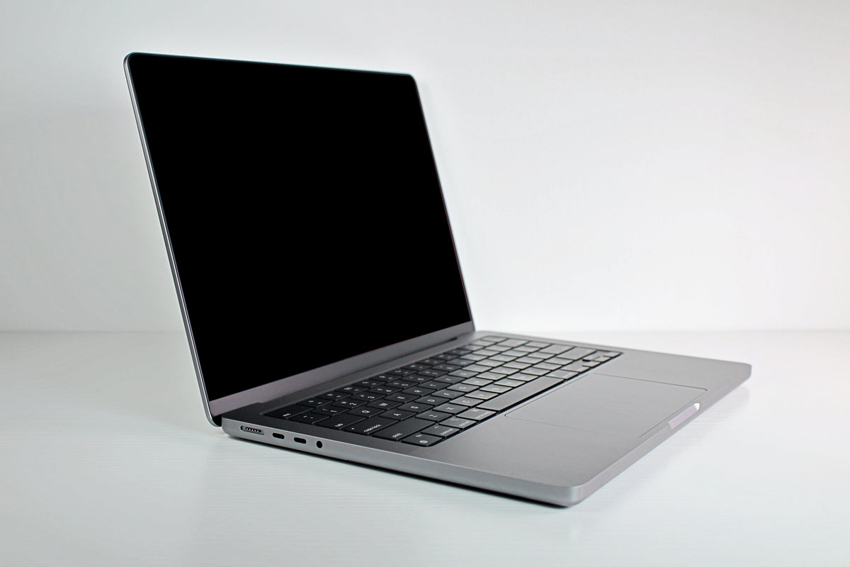 MacBookPro14シルバー M1Max RAM32GB SSD2TB US Apple MacBook Pro 16-inch M1 Max with 32GB RAM - Renewed