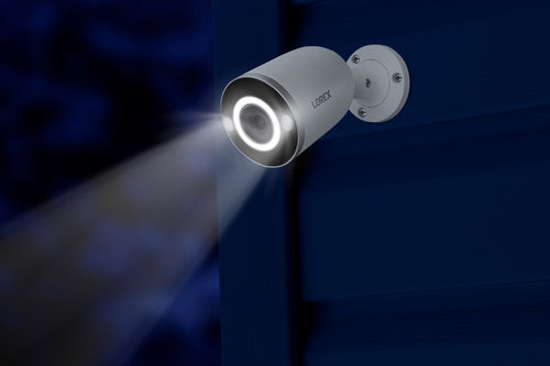 Cámara de seguridad tipo bala con cable IP PoE con inteligencia artificial inteligente Lorex E894AB 4K de 8,0 MP, con iluminación y disuasión, color blanco