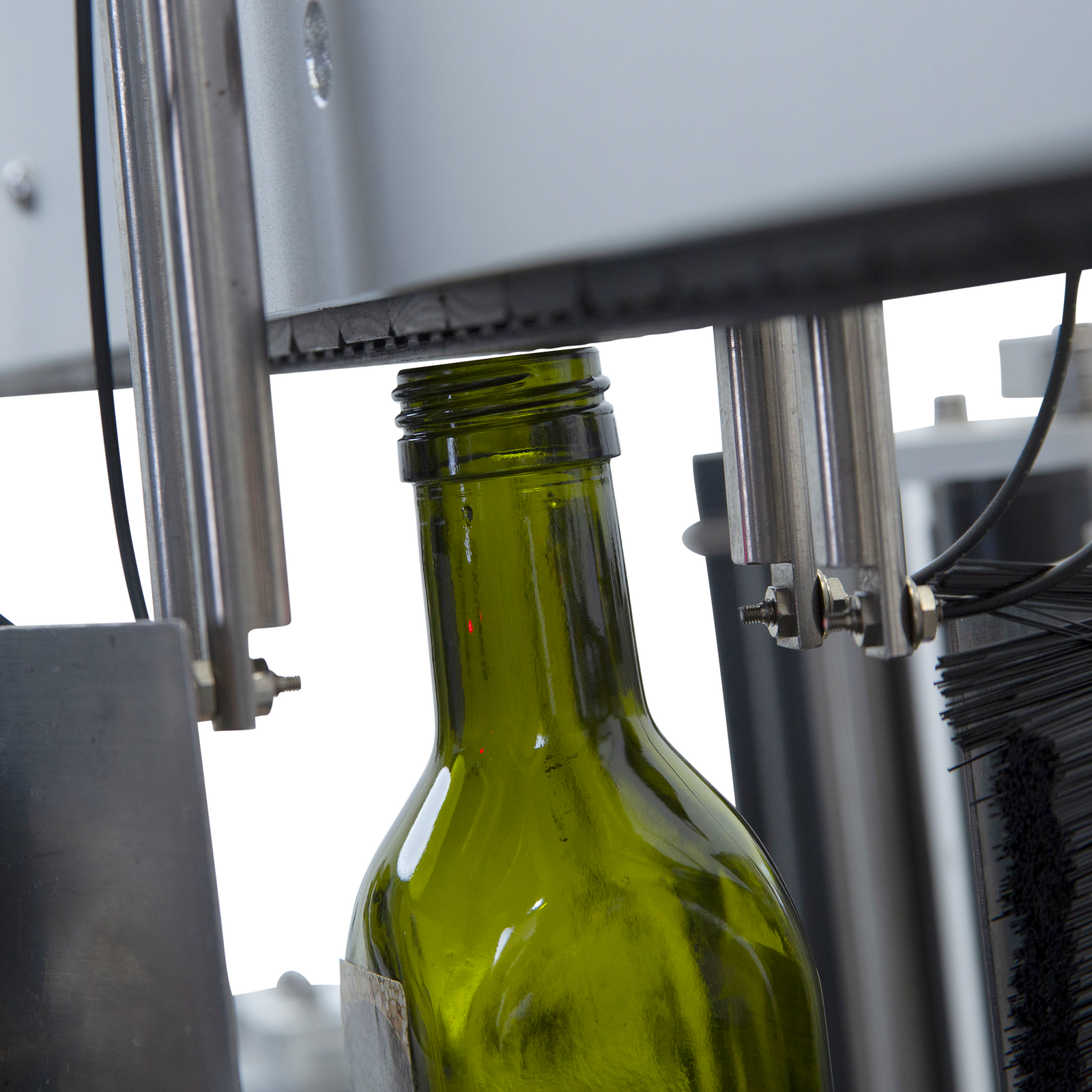Dual Automatic Label Applicator for Round and Flat Containers