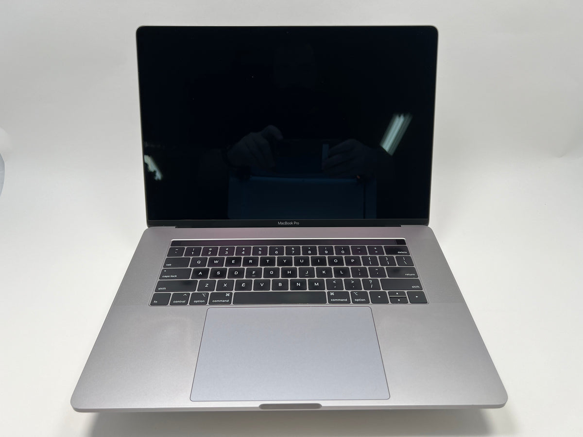 2019年 i9 MacBook Pro 15インチシルバー 2019 MacBook Pro 15-inch i9 2.3GHz 16GB RAM 512GB SSD AMD Radeon Pro 5