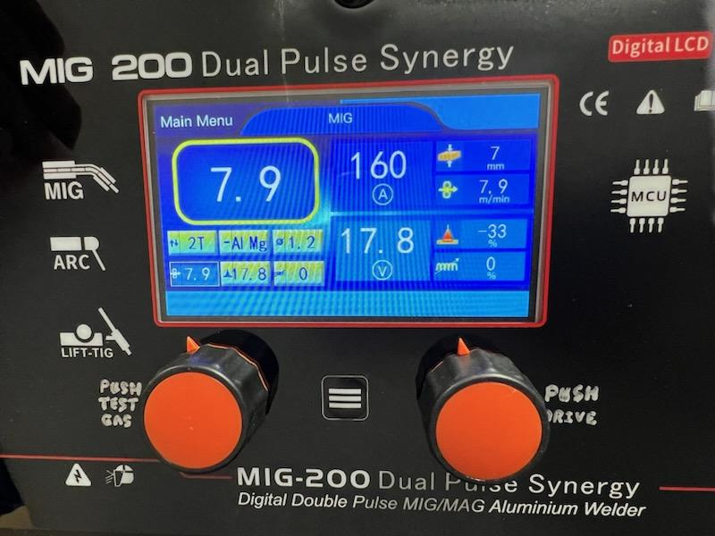 POWEREDGE Aluminum MIG synergy MIG 200 LCD display 4 wheel drive