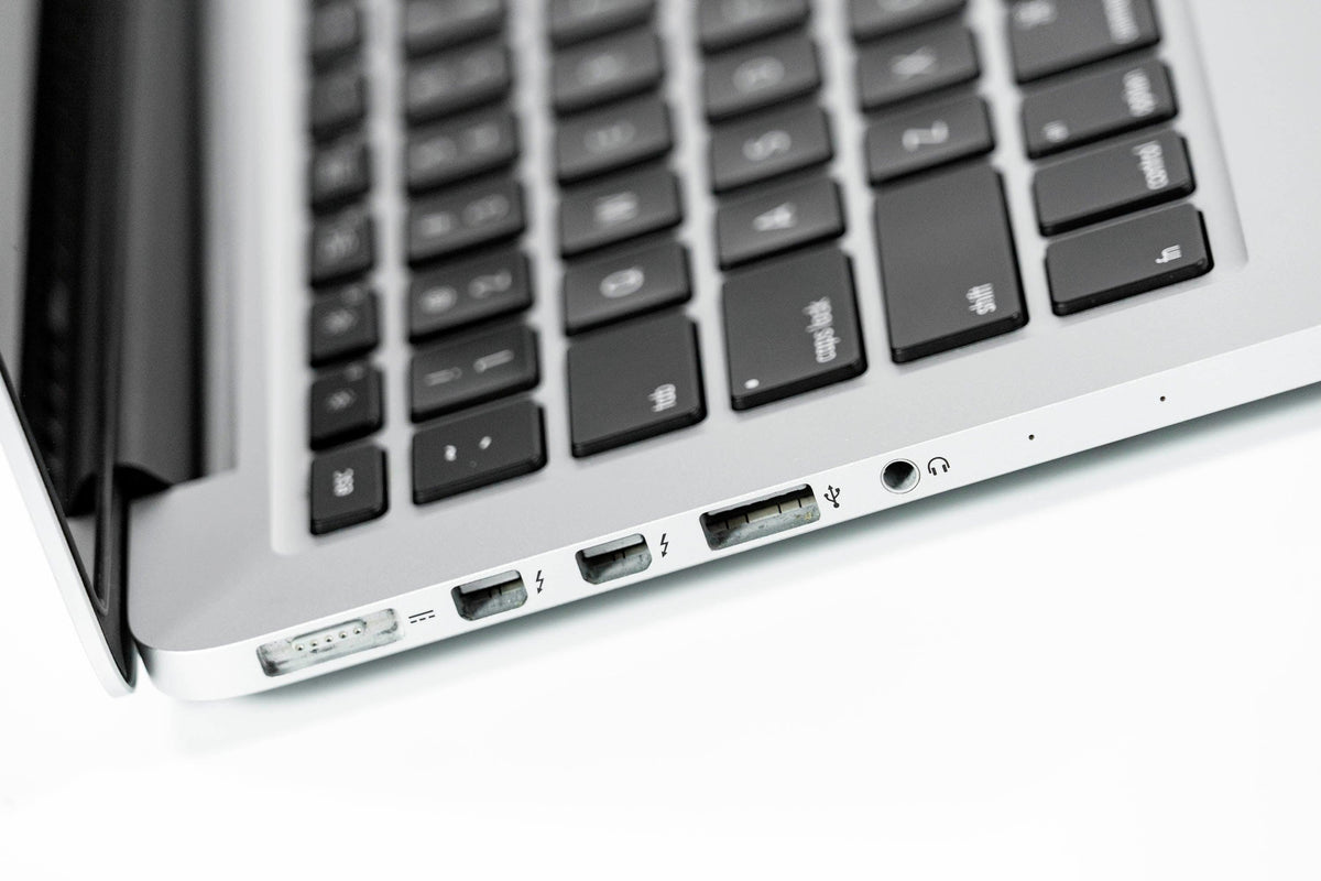 MacBookPro 美品 2015 Apple MacBook Pro 13-inch i5 2.7GHz – 8GB RAM 256GB SSD Silver
