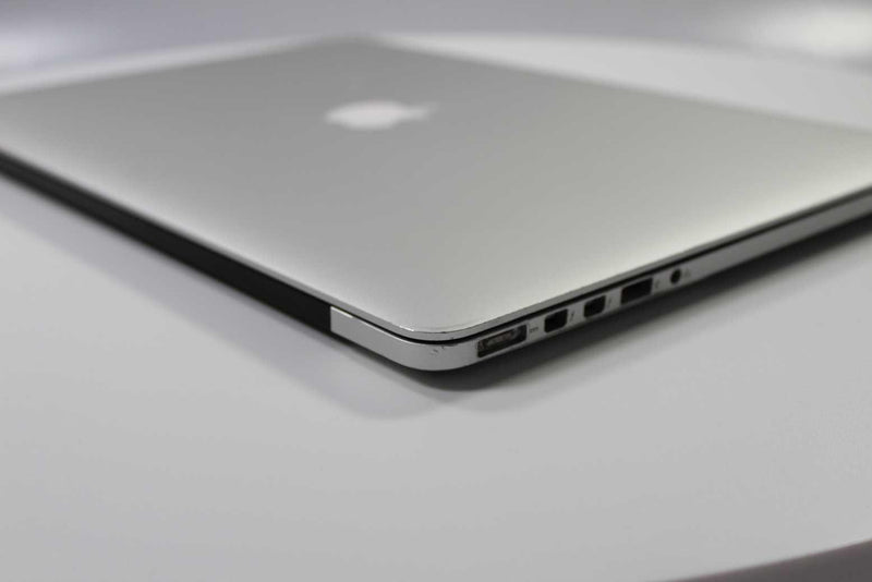 Apple MacBook Pro 15 pulgadas 2014 2.8 GHz Core i7 15" 16 GB RAM Gráficos integrados (especial por desgaste) 