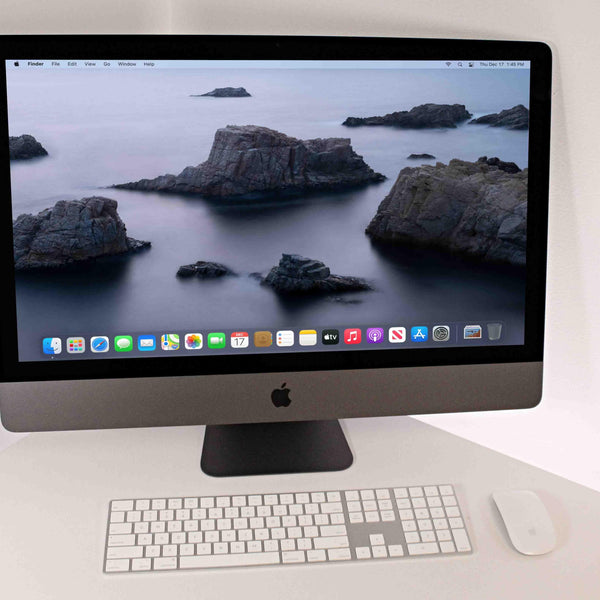 iMac_Pro_with_Mouse___Keyboard