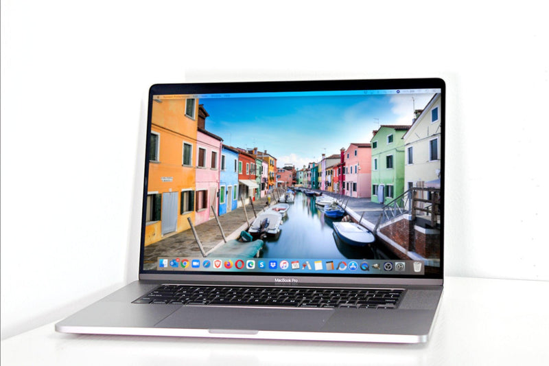 2018 Apple MacBook Pro 15-Inch Core i9 2.9GHz-4.8GHz 32GB RAM 1TB SSD (Silver)