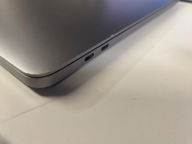 Apple MacBook Pro 15-inch 2017 3.1 GHz Core i7 1TB SSD 16GB RAM Touch Bar