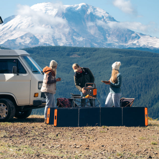 Jackery Explorer 2000V2 + 1 x SolarSaga 200
